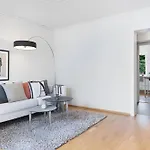 Roomsly - Balcony Near Charming Cobblestone Streets