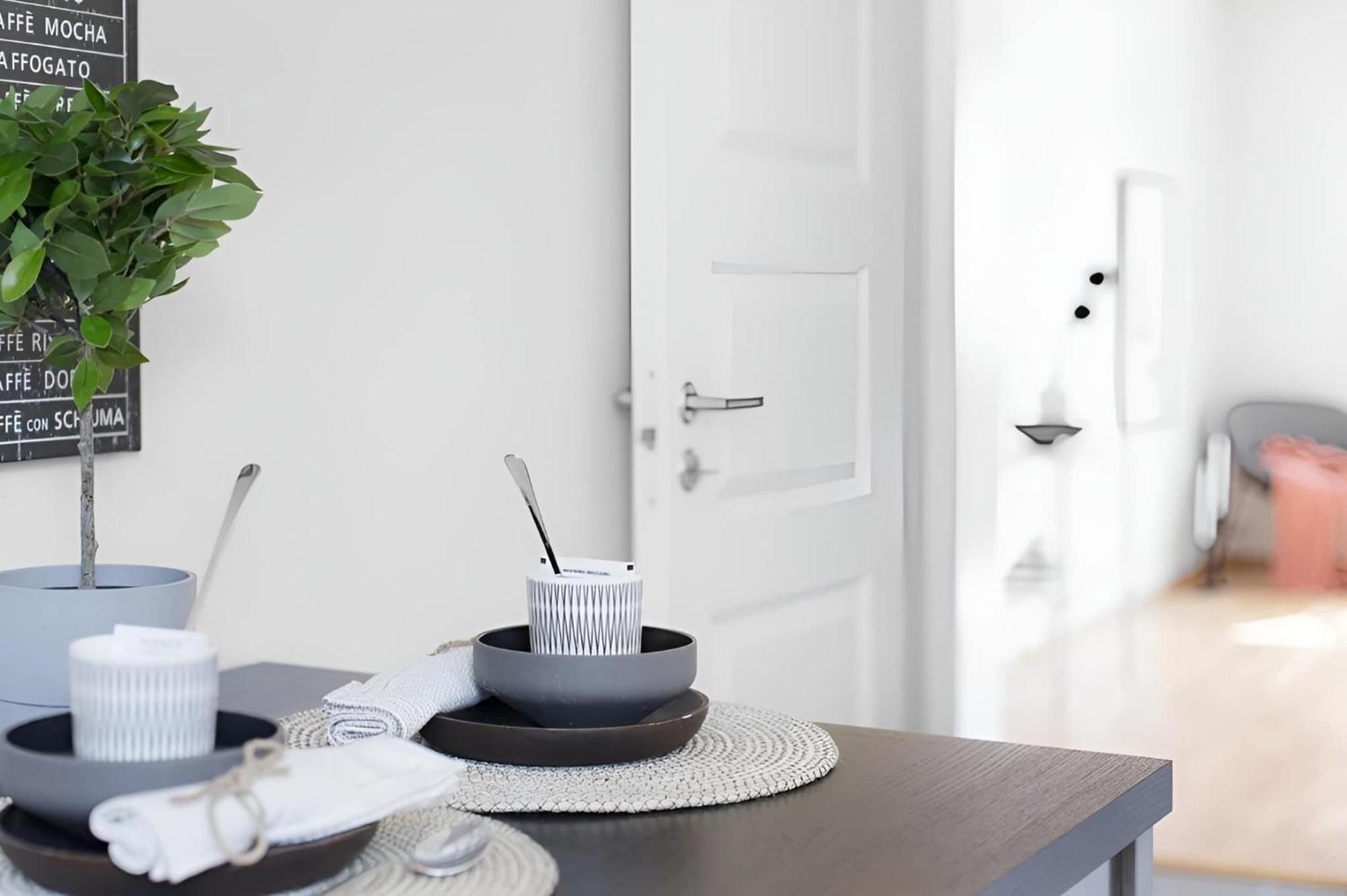 Apartment Roomsly - Balcony Near Charming Cobblestone Streets *