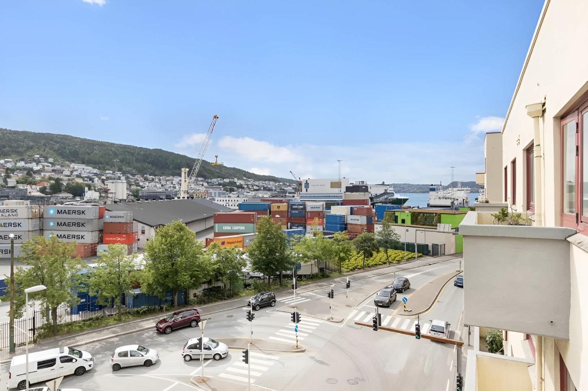 Roomsly - Balcony Near Charming Cobblestone Streets * Bergen