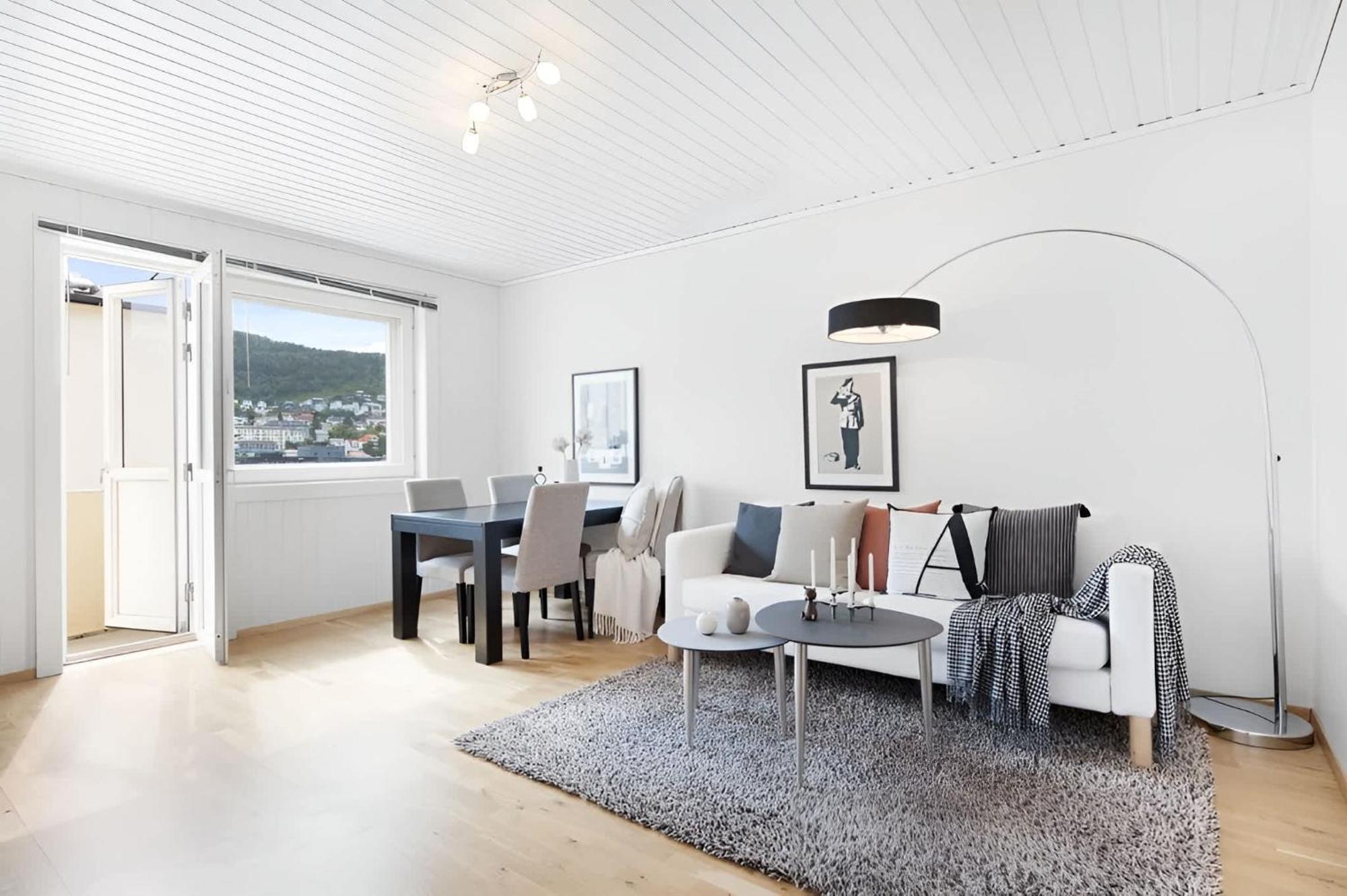 Roomsly - Balcony Near Charming Cobblestone Streets Apartment Bergen